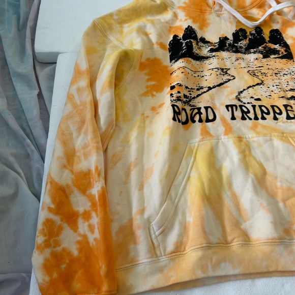 Pura vida NWT road tripper orange white tie dye long sleeve pullover sweatshirt - Picture 10 of 13